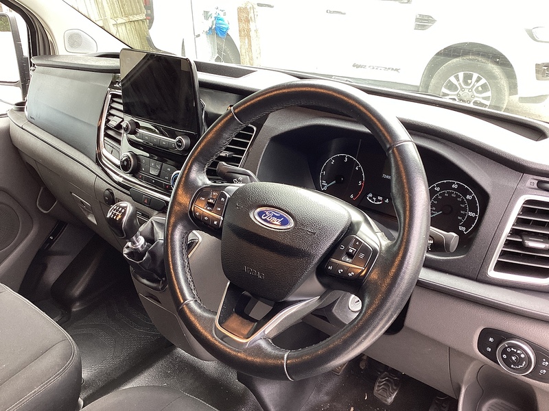 Ford 300 EcoBlue Limited LWB L/R A/C Euro 6