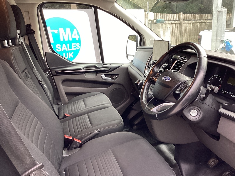 Ford 300 EcoBlue Limited LWB L/R A/C Euro 6