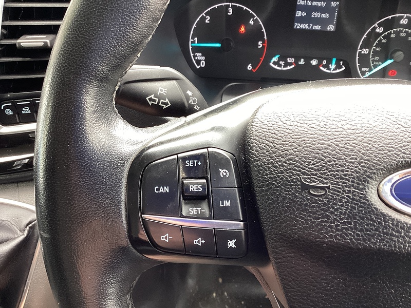 Ford 300 EcoBlue Limited LWB L/R A/C Euro 6