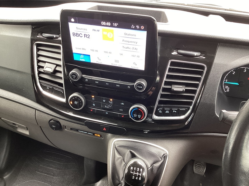 Ford 300 EcoBlue Limited LWB L/R A/C Euro 6