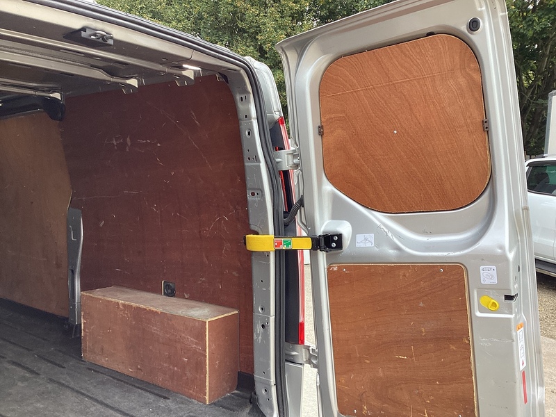 Ford 300 EcoBlue Limited LWB L/R A/C Euro 6