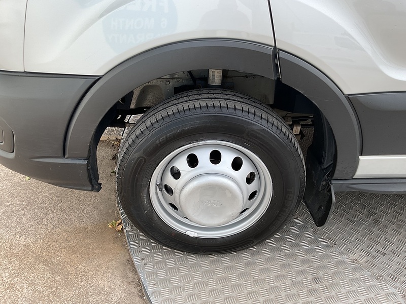 Ford 2.0 460 EcoBlue Leader 17 Seat Minibus  5dr Diesel Manual RWD L4 H3 Euro 6 (s/s) (17 Seat, DRW) (130 ps)