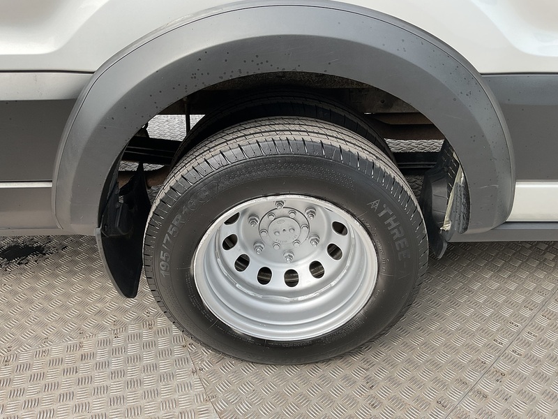 Ford 2.0 460 EcoBlue Leader 17 Seat Minibus  5dr Diesel Manual RWD L4 H3 Euro 6 (s/s) (17 Seat, DRW) (130 ps)