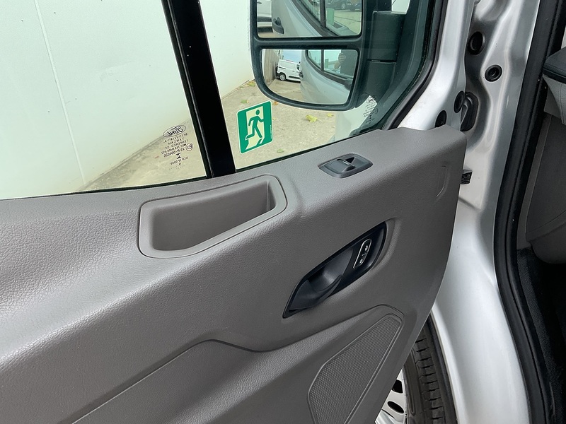 Ford 2.0 460 EcoBlue Leader 17 Seat Minibus  5dr Diesel Manual RWD L4 H3 Euro 6 (s/s) (17 Seat, DRW) (130 ps)