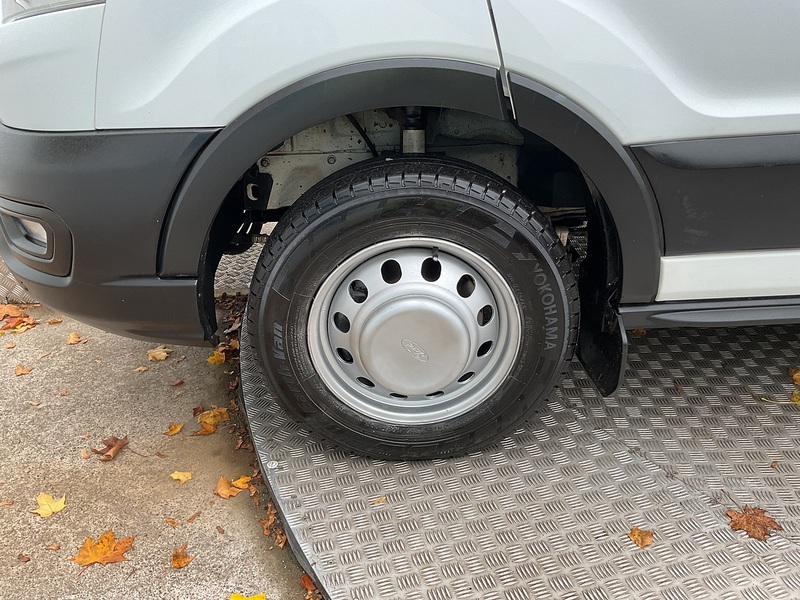 Ford 2.0 460 EcoBlue Leader Minibus Diesel Manual RWD L4 H3 Euro 6 (s/s) (17 Seat, DRW) (130 ps)