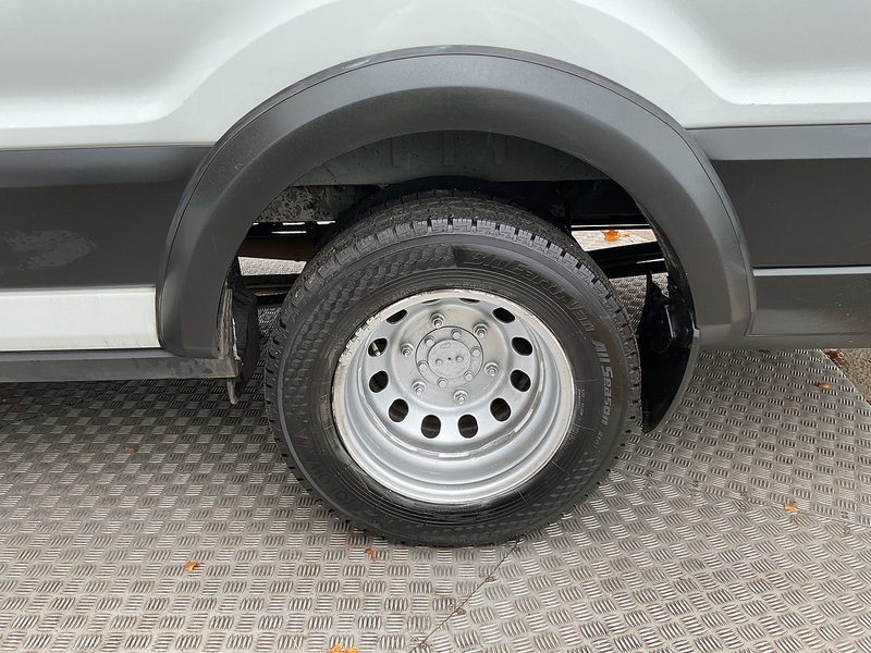 Ford 2.0 460 EcoBlue Leader Minibus Diesel Manual RWD L4 H3 Euro 6 (s/s) (17 Seat, DRW) (130 ps)