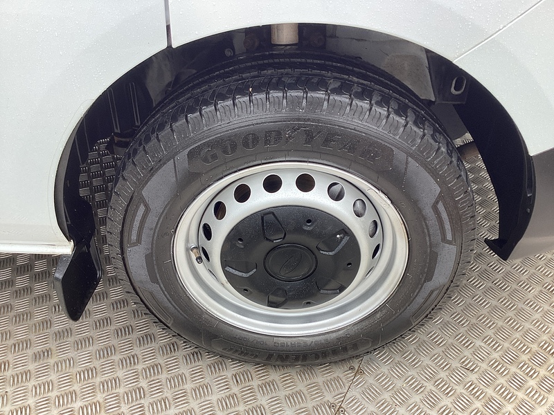 Ford 280 EcoBlue Leader SWB L/R A/C Euro 6