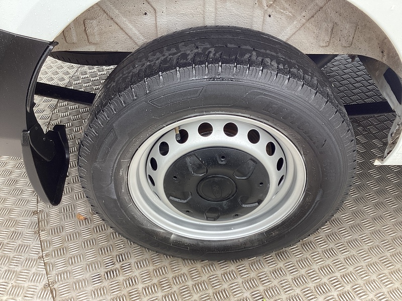 Ford 280 EcoBlue Leader SWB L/R A/C Euro 6