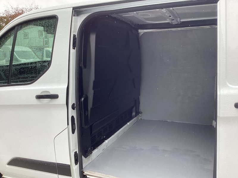 Ford 280 EcoBlue Leader SWB L/R A/C Euro 6