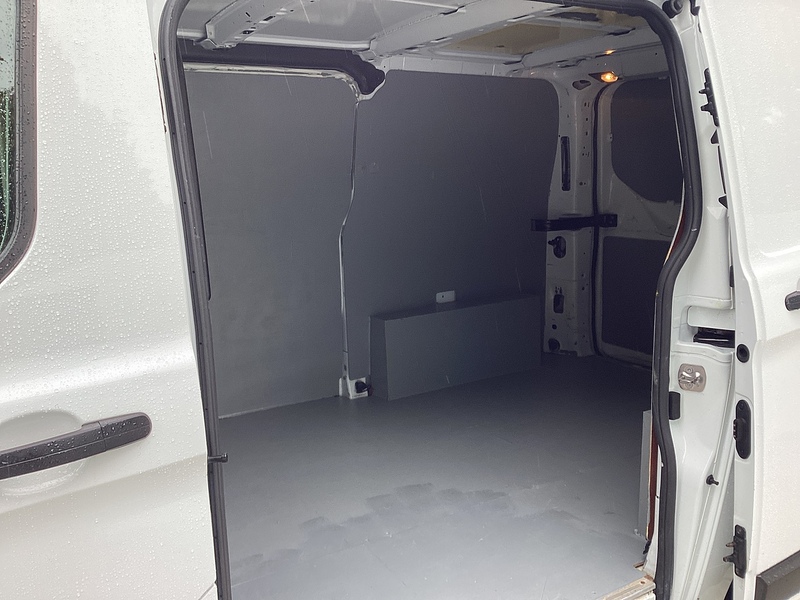 Ford 280 EcoBlue Leader SWB L/R A/C Euro 6