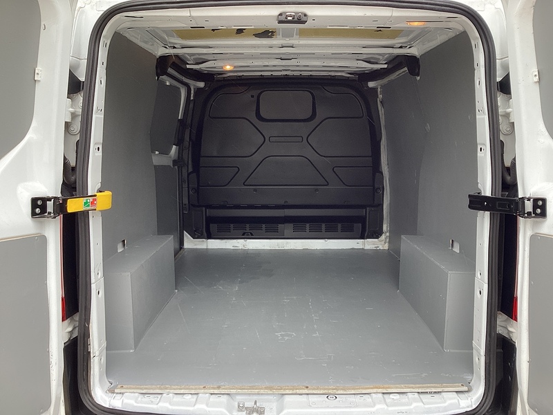 Ford 280 EcoBlue Leader SWB L/R A/C Euro 6