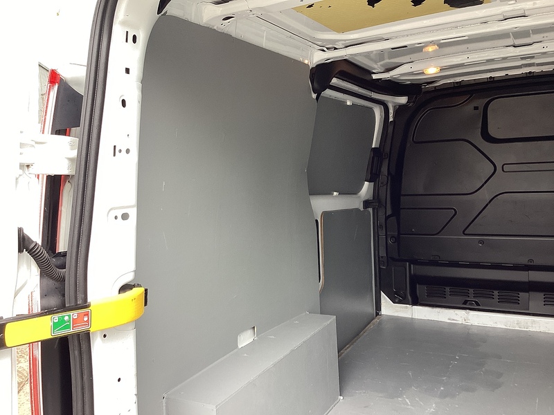 Ford 280 EcoBlue Leader SWB L/R A/C Euro 6