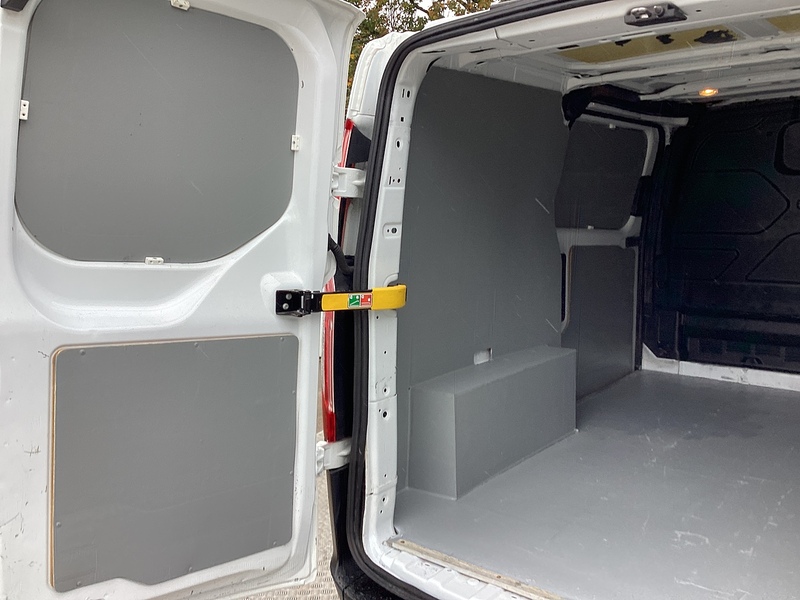 Ford 280 EcoBlue Leader SWB L/R A/C Euro 6