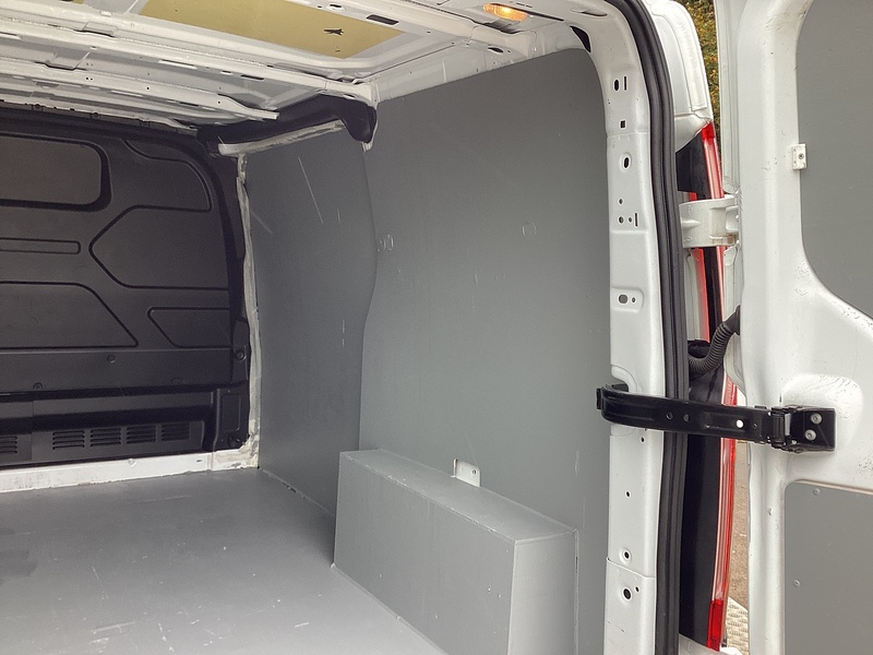 Ford 280 EcoBlue Leader SWB L/R A/C Euro 6