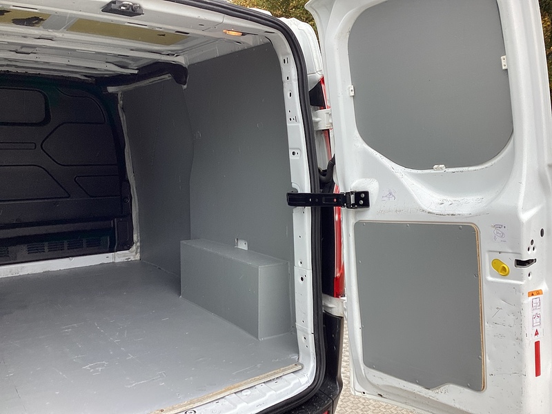 Ford 280 EcoBlue Leader SWB L/R A/C Euro 6