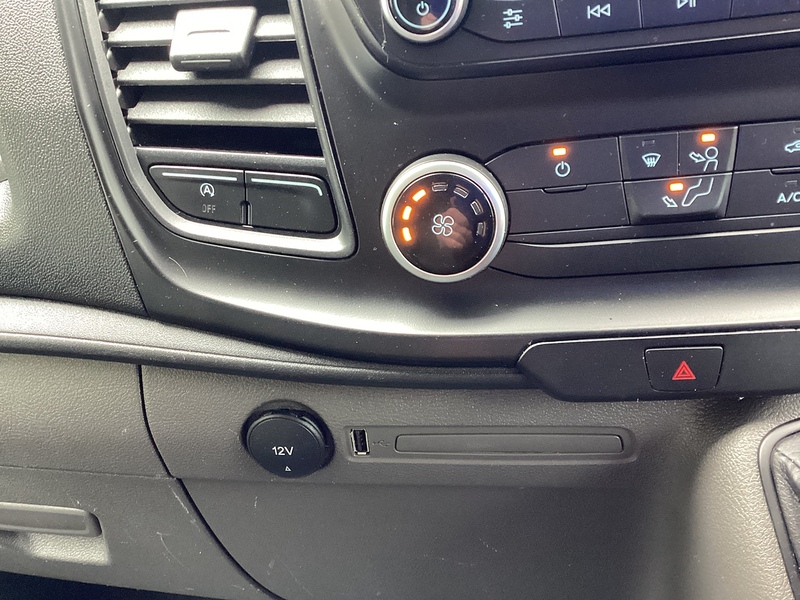 Ford 280 EcoBlue Leader SWB L/R A/C Euro 6