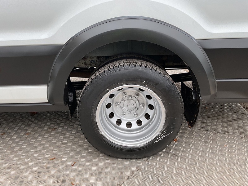 Ford 2.0 460 EcoBlue Leader Minibus Diesel Manual RWD L4 H3 Euro 6 (s/s) (17 Seat, DRW) (130 ps)