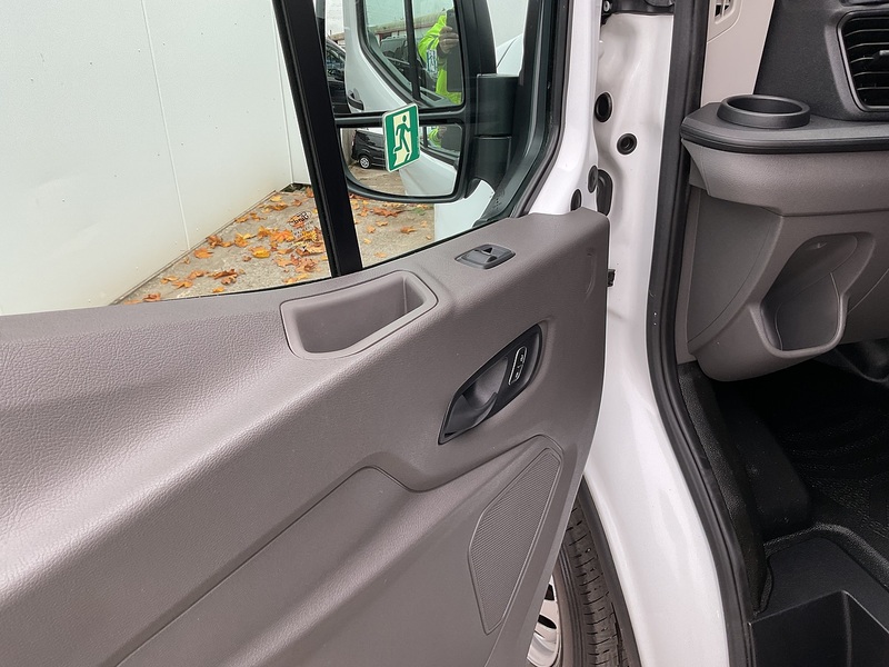 Ford 2.0 460 EcoBlue Leader Minibus Diesel Manual RWD L4 H3 Euro 6 (s/s) (17 Seat, DRW) (130 ps)