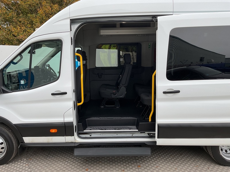 Ford 2.0 460 EcoBlue Leader Minibus Diesel Manual RWD L4 H3 Euro 6 (s/s) (17 Seat, DRW) (130 ps)