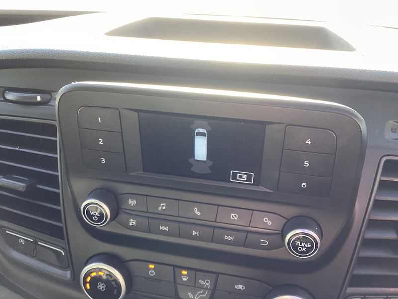 Ford 280 EcoBlue Leader SWB L/R A/C Euro 6 