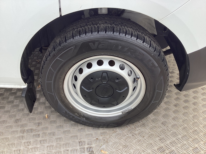 Ford 280 EcoBlue Leader SWB L/R A/C Euro 6