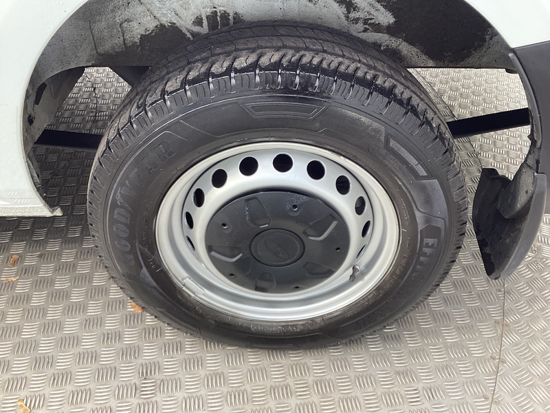 Ford 280 EcoBlue Leader SWB L/R A/C Euro 6