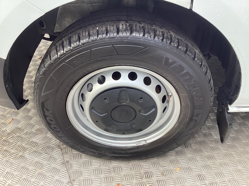 Ford 280 EcoBlue Leader SWB L/R A/C Euro 6