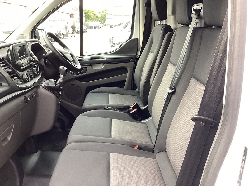 Ford 280 EcoBlue Leader SWB L/R A/C Euro 6