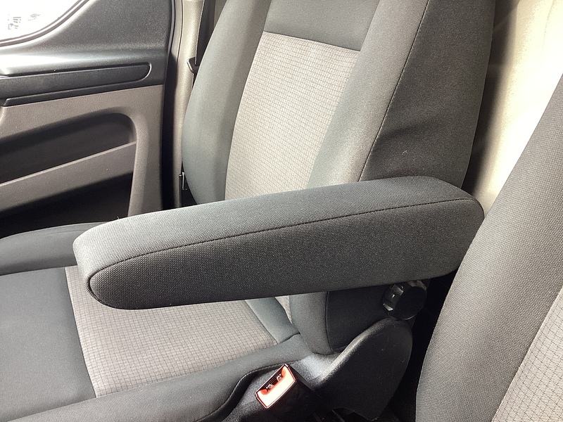 Ford 280 EcoBlue Leader SWB L/R A/C Euro 6