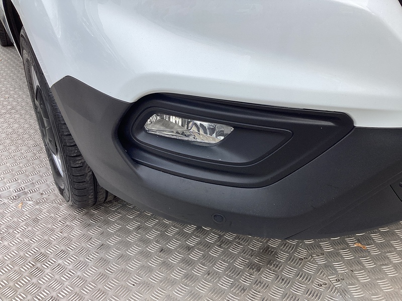 Ford 280 EcoBlue Leader SWB L/R A/C Euro 6