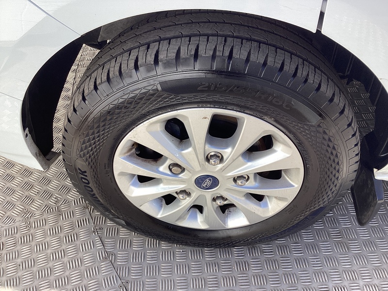 Ford 300 EcoBlue Limited SWB L/R A/C Euro 6 ** NO VAT**