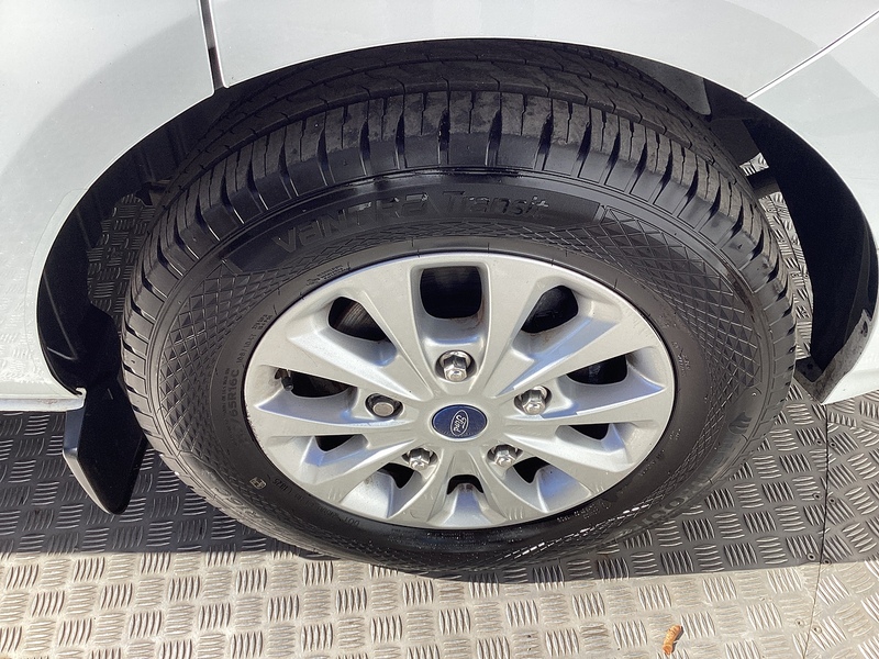 Ford 300 EcoBlue Limited SWB L/R A/C Euro 6 ** NO VAT**