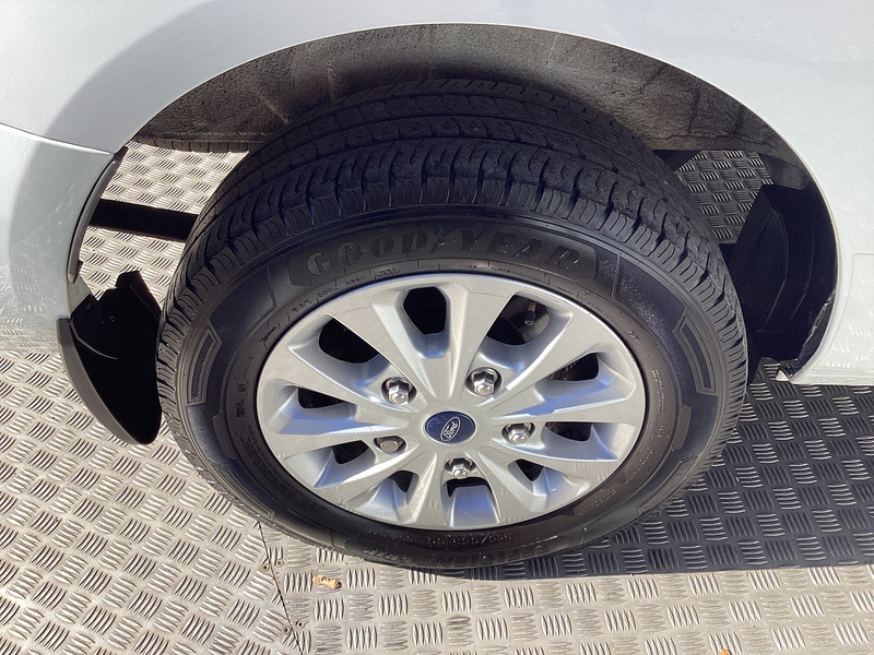 Ford 300 EcoBlue Limited SWB L/R A/C Euro 6 ** NO VAT**