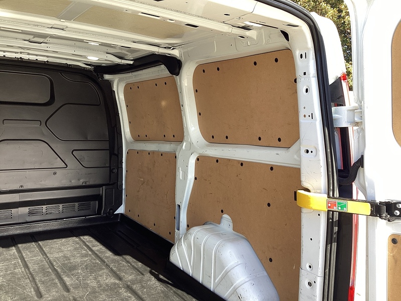 Ford 300 EcoBlue Limited SWB L/R A/C Euro 6 ** NO VAT**