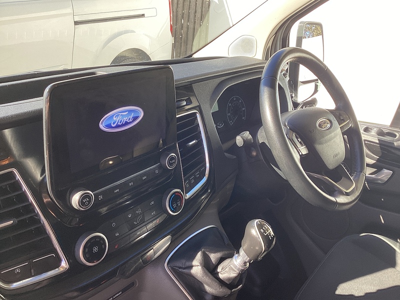 Ford 300 EcoBlue Limited SWB L/R A/C Euro 6 ** NO VAT**