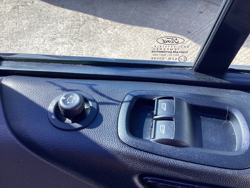 Ford 300 EcoBlue Limited SWB L/R A/C Euro 6 ** NO VAT**