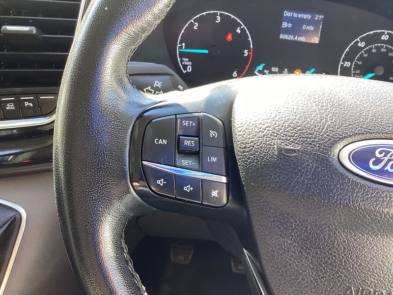 Ford 300 EcoBlue Limited SWB L/R A/C Euro 6 ** NO VAT**