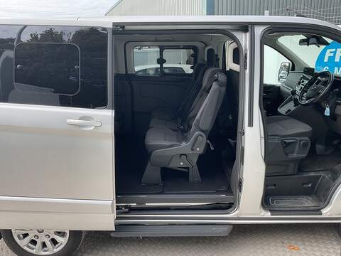 Ford Tourneo Custom L1, 2.0 320 EcoBlue Titanium Minibus Diesel Manual  Euro 6 (s/s) (130 ps)