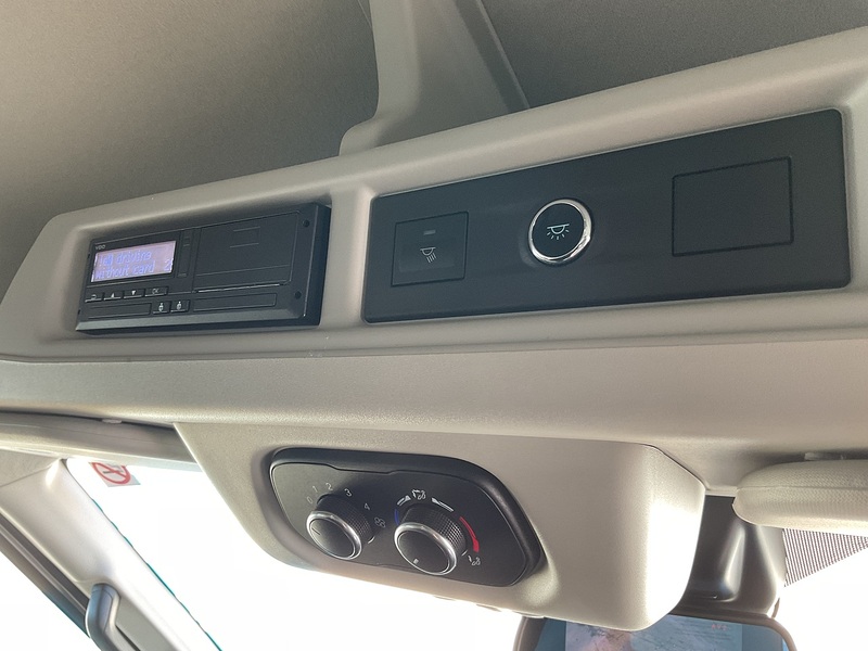 Ford 2.0 460 EcoBlue Leader Minibus Diesel Manual RWD L4 H3 Euro 6 (s/s) (17 Seat, DRW) (130 ps)