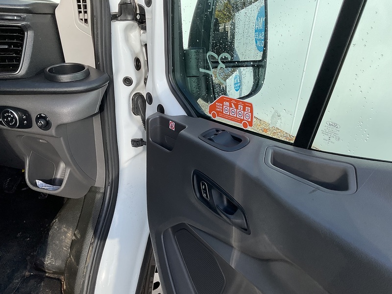 Ford 2.0 460 EcoBlue Leader Minibus Diesel Manual RWD L4 H3 Euro 6 (s/s) (17 Seat, DRW) (130 ps)