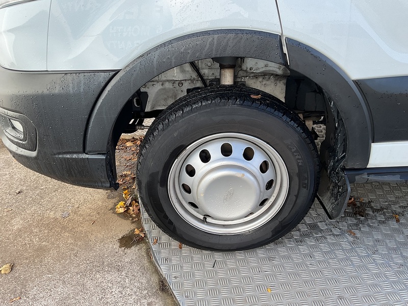 Ford 2.0 460 EcoBlue Leader Minibus Diesel Manual RWD L4 H3 Euro 6 (s/s) (17 Seat, DRW) (130 ps)