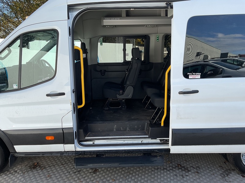 Ford 2.0 460 EcoBlue Leader Minibus Diesel Manual RWD L4 H3 Euro 6 (s/s) (17 Seat, DRW) (130 ps)