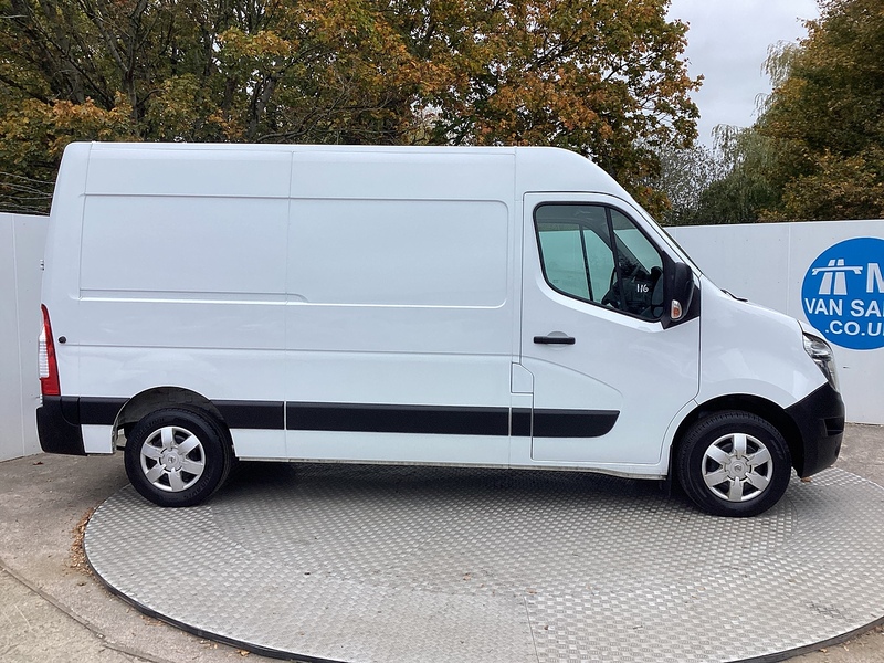 Nissan dCi 35 Tekna F35 MWB M/R A/C Euro 6