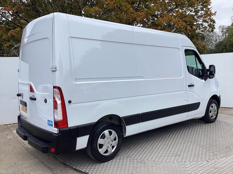 Nissan dCi 35 Tekna F35 MWB M/R A/C Euro 6
