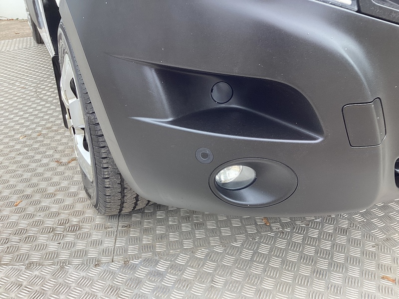 Nissan dCi 35 Tekna F35 MWB M/R A/C Euro 6