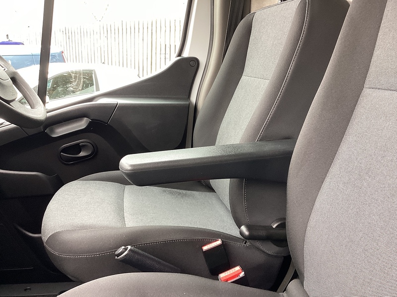 Nissan dCi 35 Tekna F35 MWB M/R A/C Euro 6