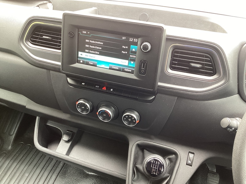 Nissan dCi 35 Tekna F35 MWB M/R A/C Euro 6