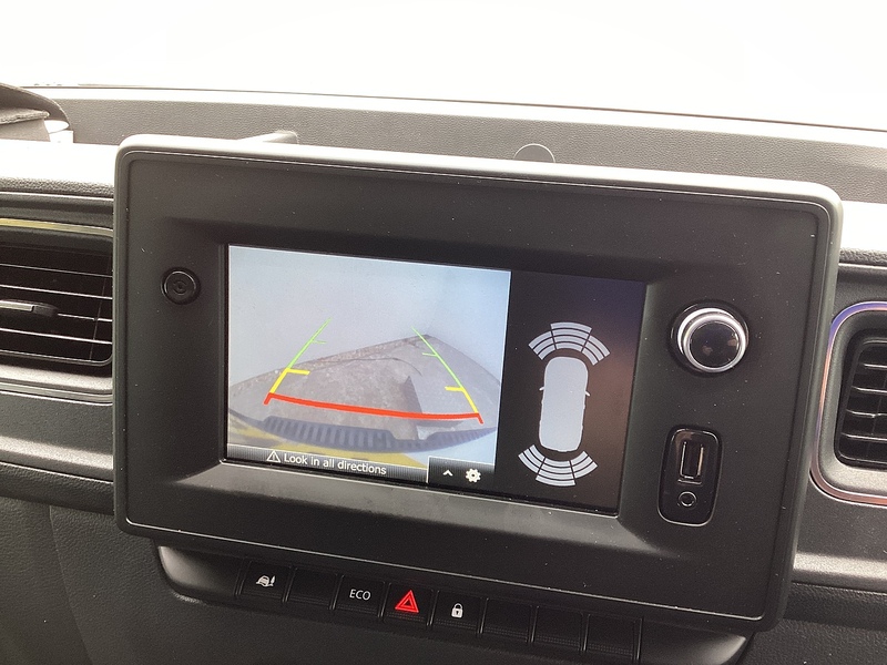 Nissan dCi 35 Tekna F35 MWB M/R A/C Euro 6