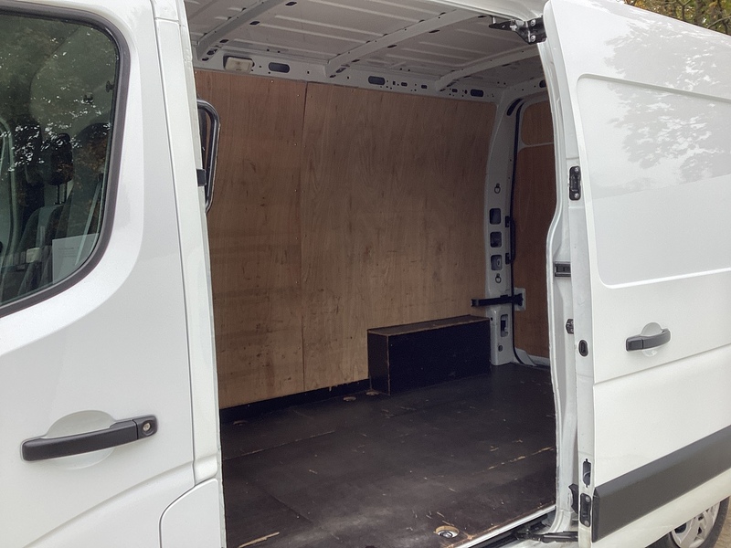 Nissan dCi 35 Tekna F35 MWB M/R A/C Euro 6