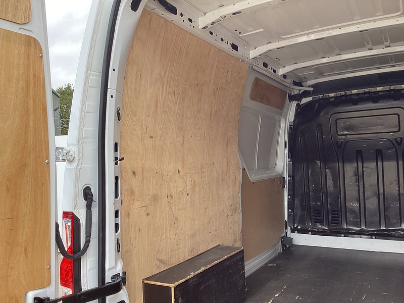 Nissan dCi 35 Tekna F35 MWB M/R A/C Euro 6